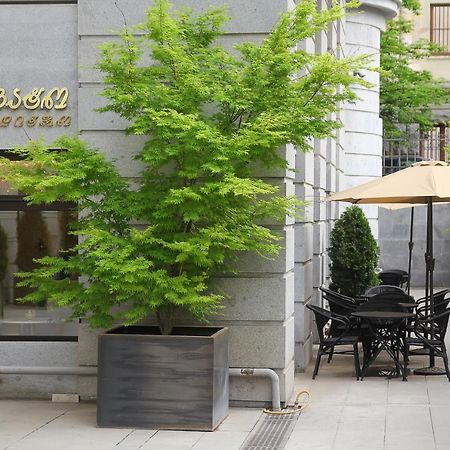 Parilament On Rustaveli 4 Rooms Tbilisi Exterior foto