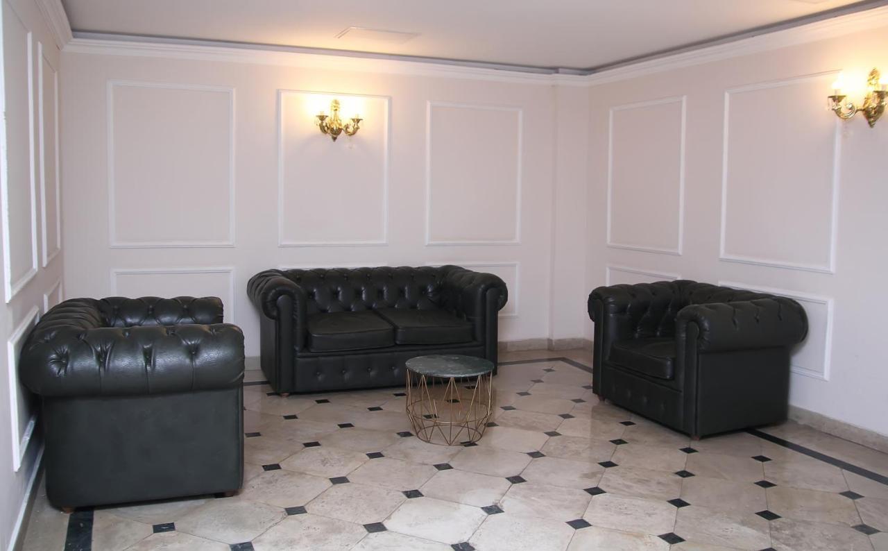Parilament On Rustaveli 4 Rooms Tbilisi Exterior foto