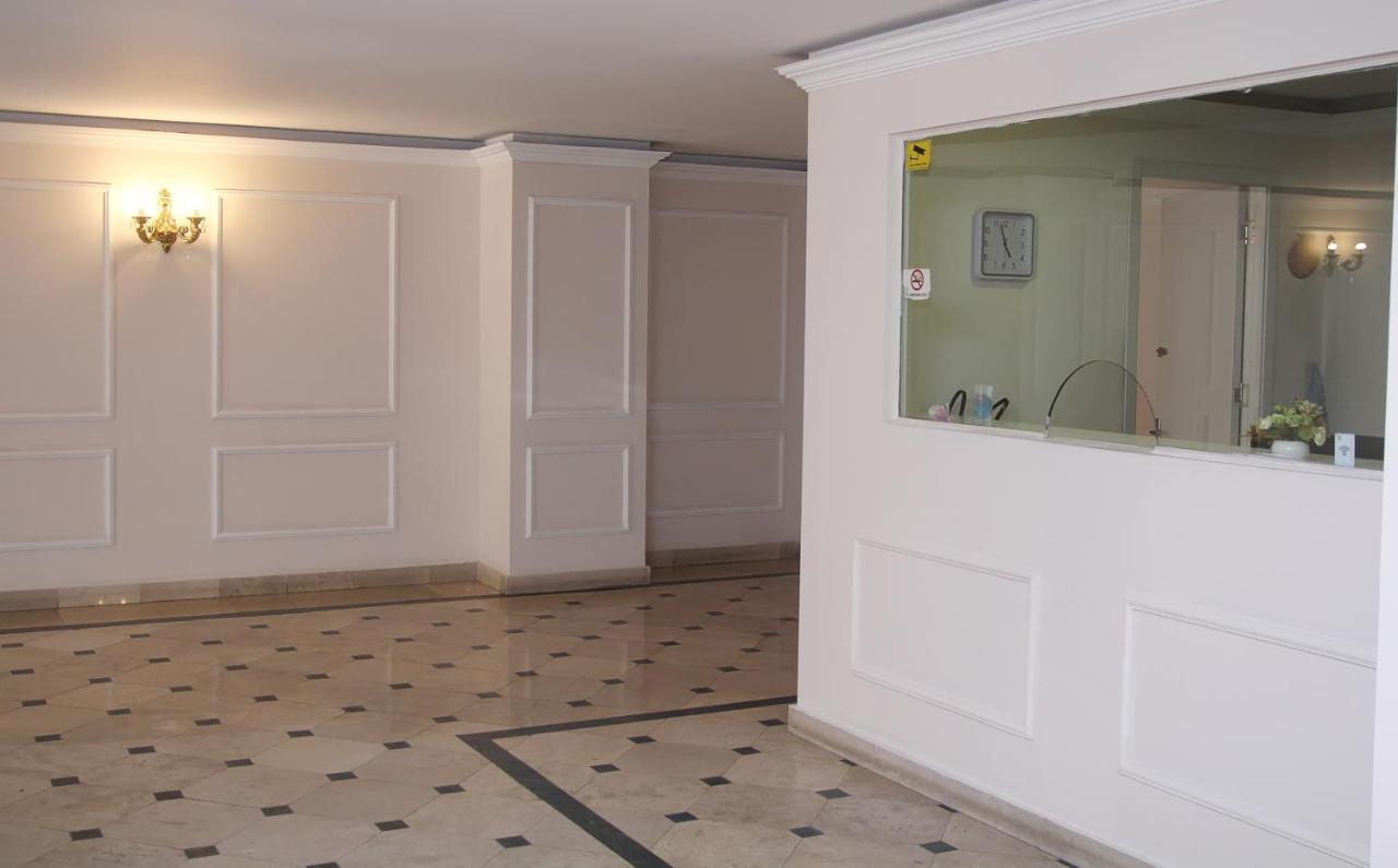Parilament On Rustaveli 4 Rooms Tbilisi Exterior foto