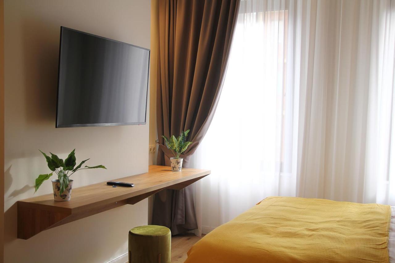 Parilament On Rustaveli 4 Rooms Tbilisi Exterior foto
