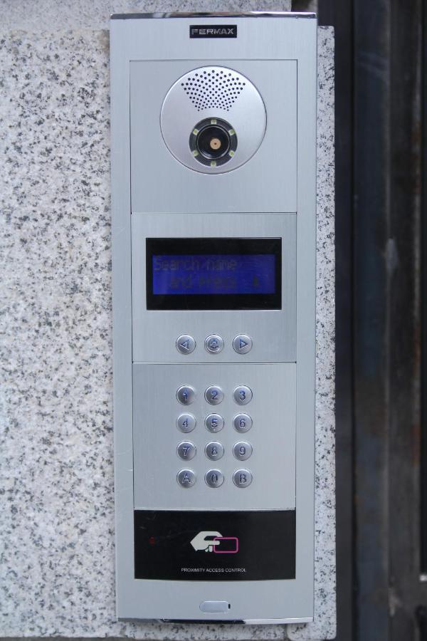 Parilament On Rustaveli 4 Rooms Tbilisi Exterior foto